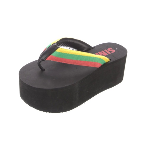 Platform flip flops! 🫦 - Picture 3 of 4